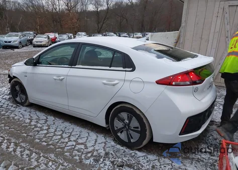 2017 Hyundai Ioniq Hybrid Blue z USA, uszkodzony, nr VIN KMHC65LCXHU031884